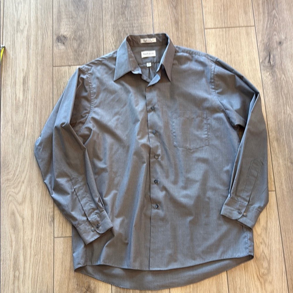 Men's Gray Button-Up Shirt